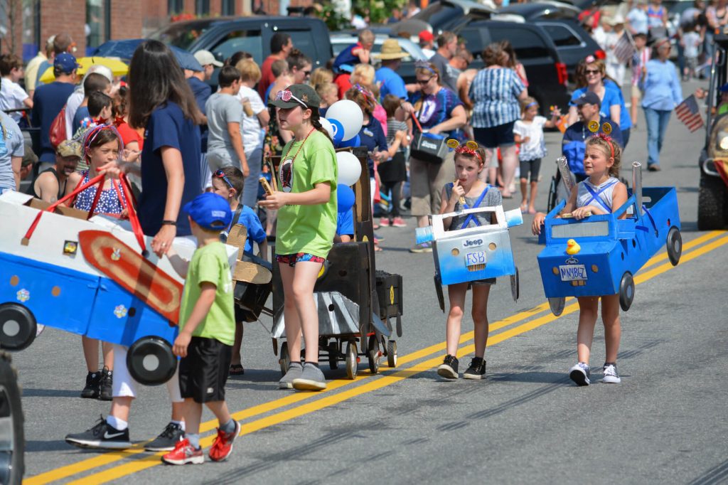 kids participating in fourth of july parade